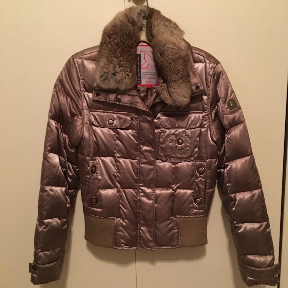 Fashionable fitted winter jacket.
